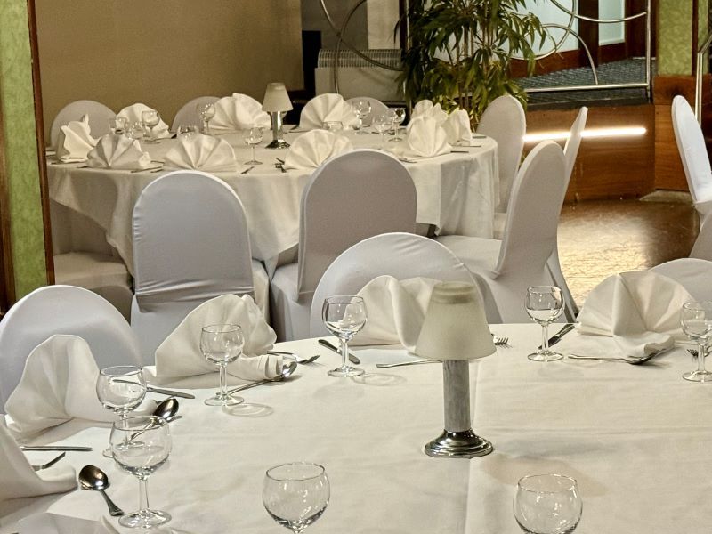 table setting Cove Suite